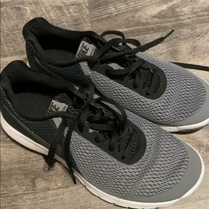 Women’s Nike sneakers never worn!!